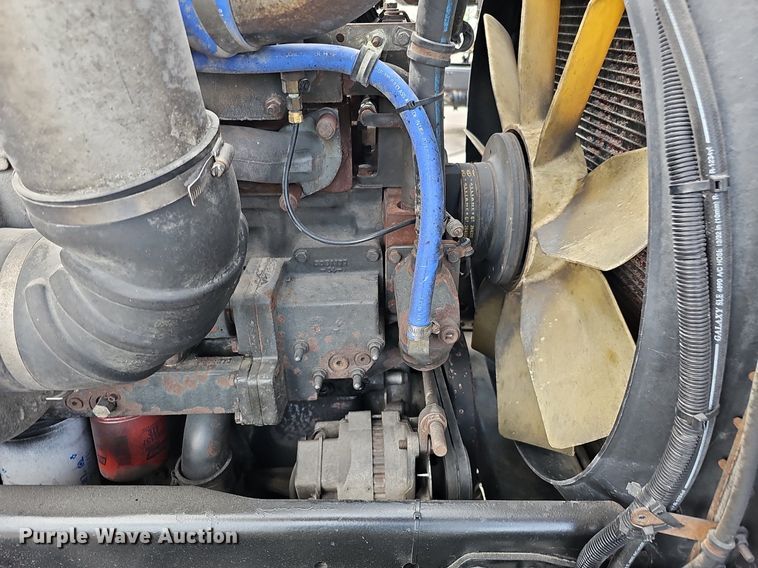 image for item DO2821 1999 Freightliner FLD120  semi truck