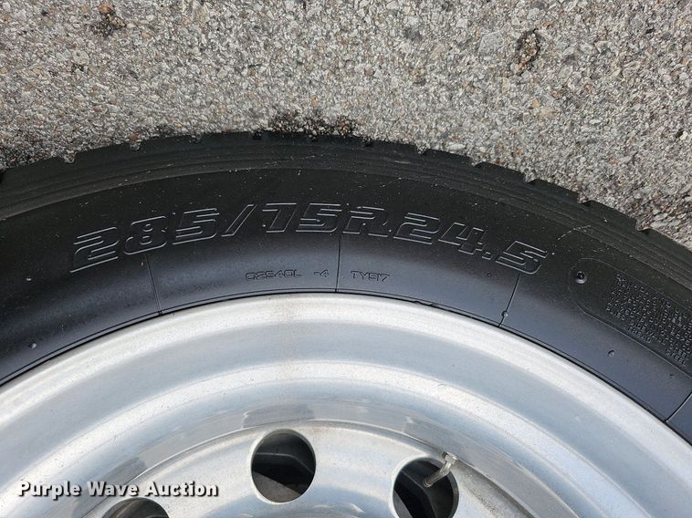 image for item DO2821 1999 Freightliner FLD120  semi truck