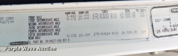 image for item DO2821 1999 Freightliner FLD120  semi truck