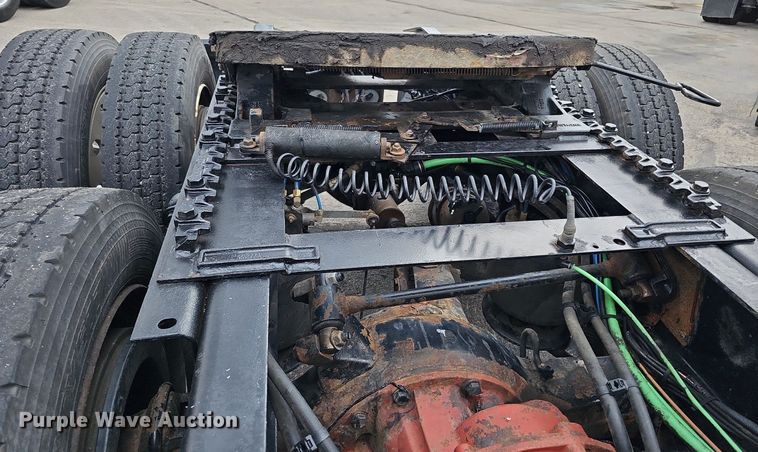 image for item DO2822 2012 Freightliner Cascadia 125  semi truck