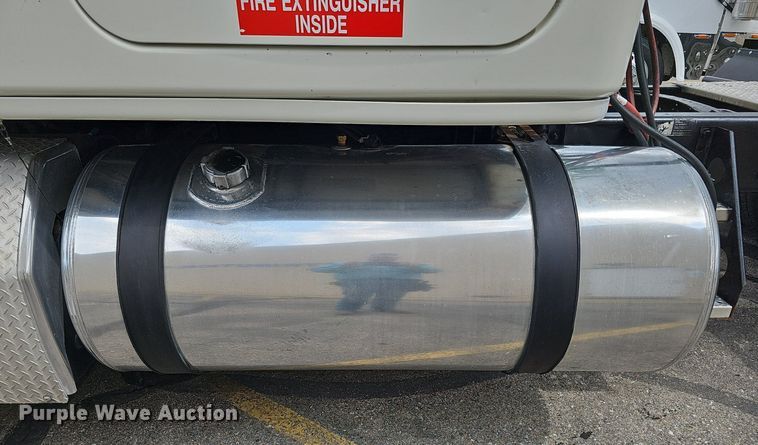 image for item DO2822 2012 Freightliner Cascadia 125  semi truck