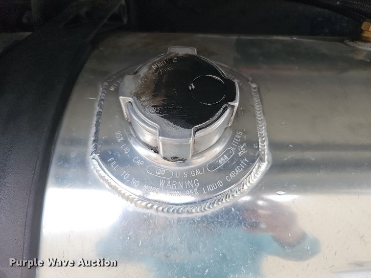 image for item DO2822 2012 Freightliner Cascadia 125  semi truck