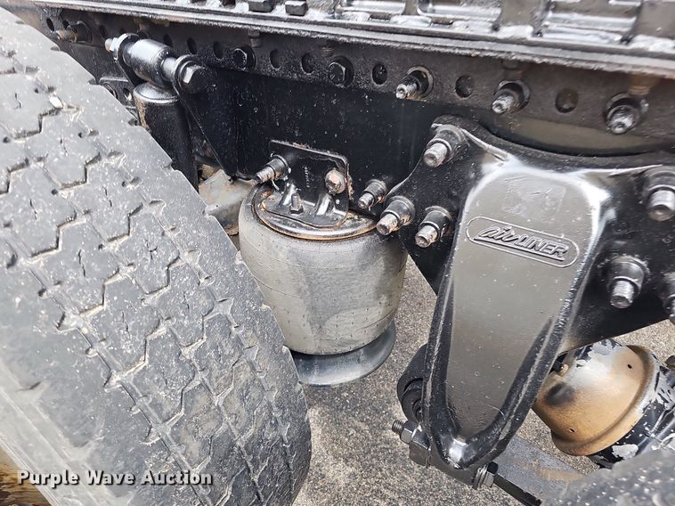 image for item DO2822 2012 Freightliner Cascadia 125  semi truck