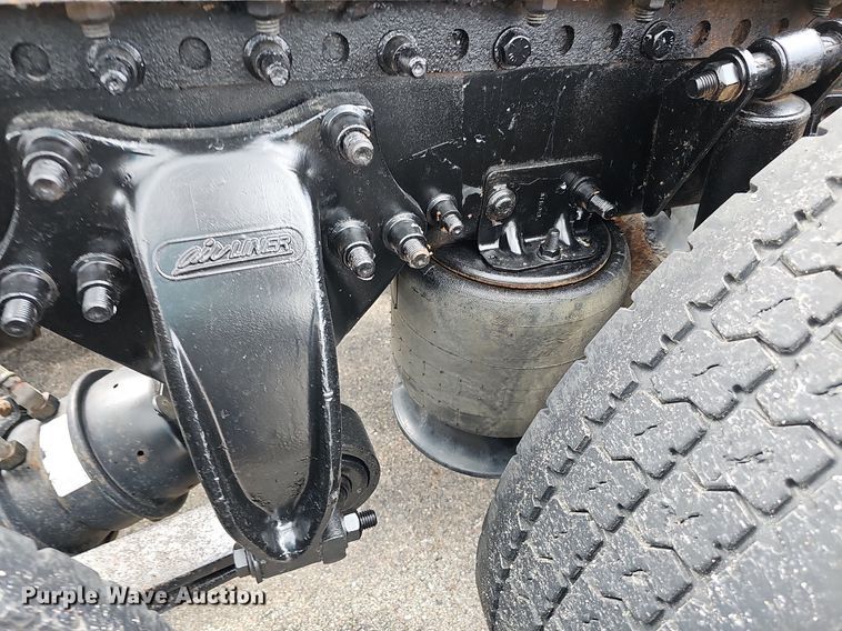 image for item DO2822 2012 Freightliner Cascadia 125  semi truck