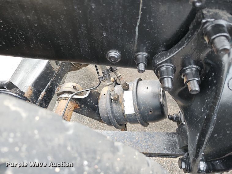 image for item DO2822 2012 Freightliner Cascadia 125  semi truck