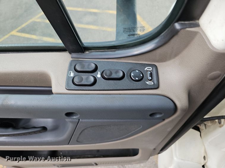 image for item DO2822 2012 Freightliner Cascadia 125  semi truck