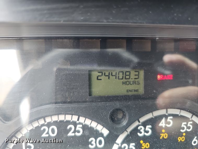 image for item DO2822 2012 Freightliner Cascadia 125  semi truck