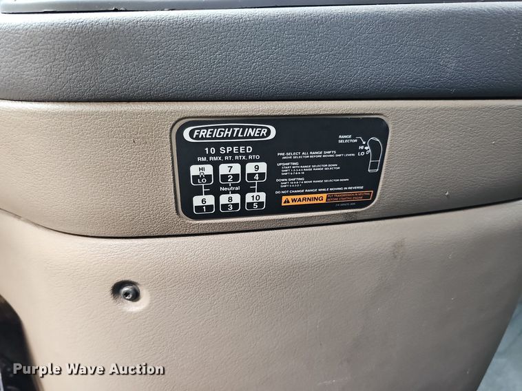 image for item DO2822 2012 Freightliner Cascadia 125  semi truck