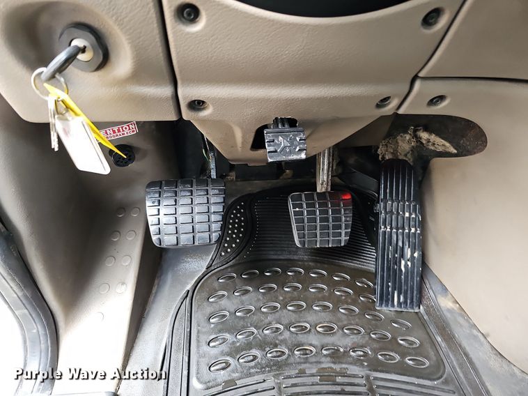 image for item DO2822 2012 Freightliner Cascadia 125  semi truck