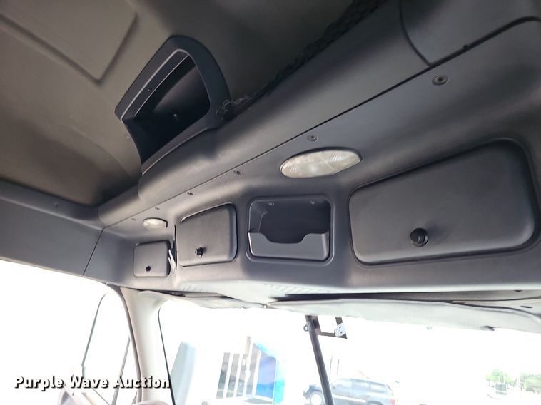 image for item DO2822 2012 Freightliner Cascadia 125  semi truck