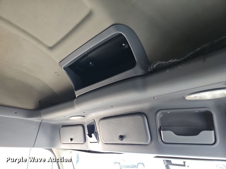 image for item DO2822 2012 Freightliner Cascadia 125  semi truck