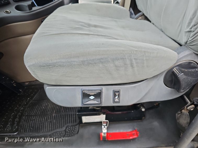 image for item DO2822 2012 Freightliner Cascadia 125  semi truck