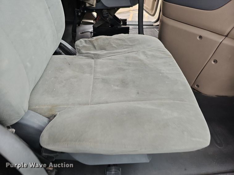 image for item DO2822 2012 Freightliner Cascadia 125  semi truck