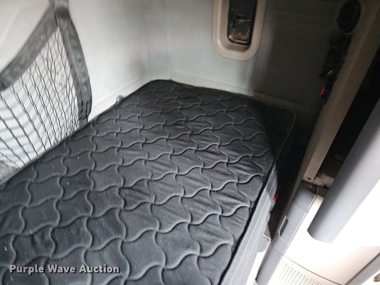 image for item DO2822 2012 Freightliner Cascadia 125  semi truck