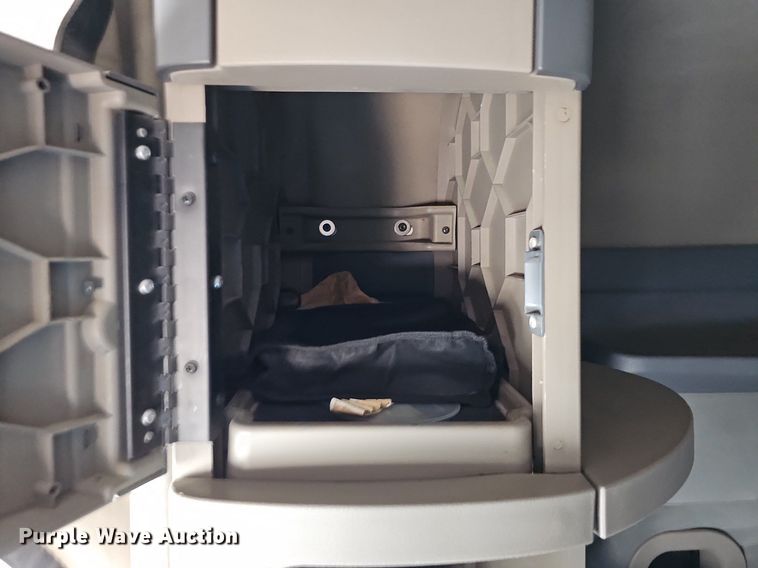 image for item DO2822 2012 Freightliner Cascadia 125  semi truck