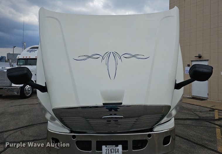 image for item DO2822 2012 Freightliner Cascadia 125  semi truck