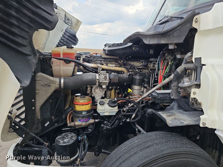 image for item DO2822 2012 Freightliner Cascadia 125  semi truck