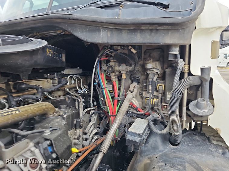 image for item DO2822 2012 Freightliner Cascadia 125  semi truck