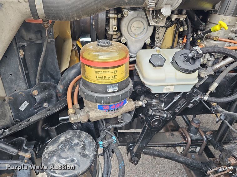 image for item DO2822 2012 Freightliner Cascadia 125  semi truck