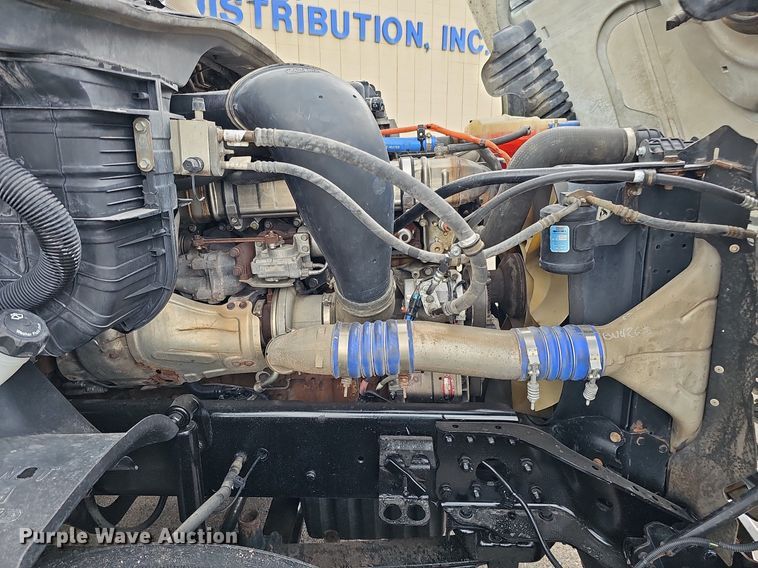 image for item DO2822 2012 Freightliner Cascadia 125  semi truck