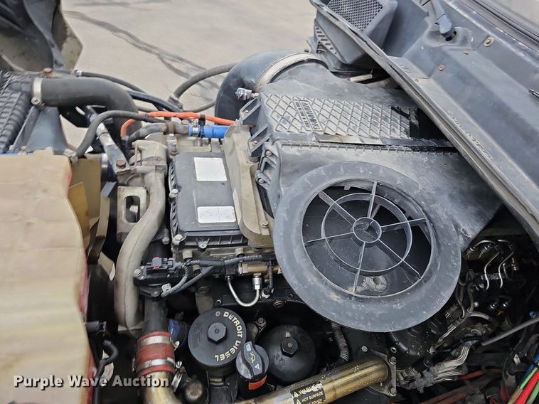 image for item DO2822 2012 Freightliner Cascadia 125  semi truck