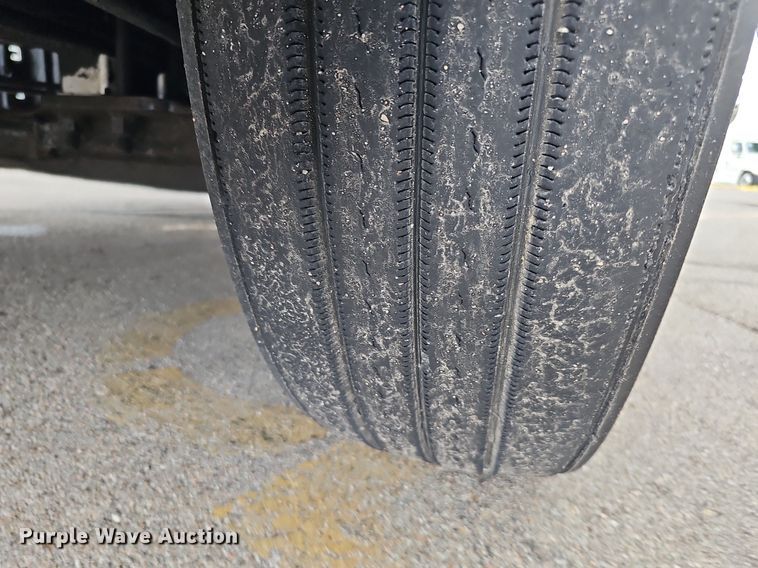 image for item DO2822 2012 Freightliner Cascadia 125  semi truck