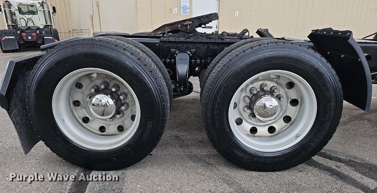 image for item DO2822 2012 Freightliner Cascadia 125  semi truck