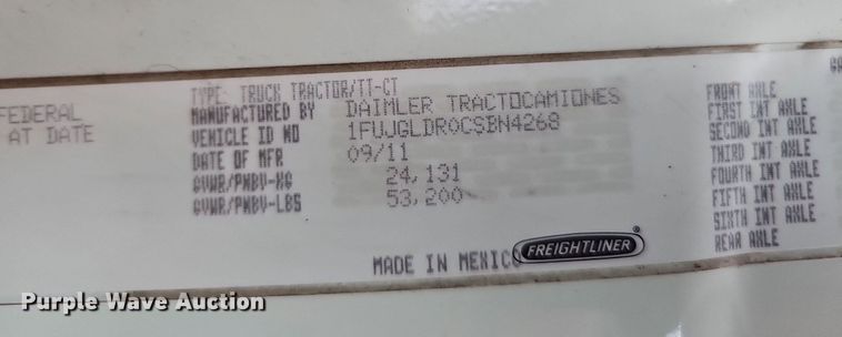 image for item DO2822 2012 Freightliner Cascadia 125  semi truck