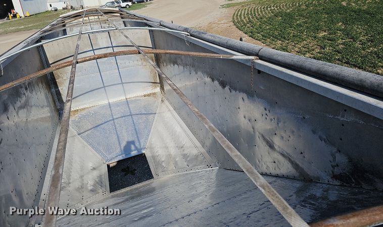 image for item DO2823 1999 Timpte  grain trailer