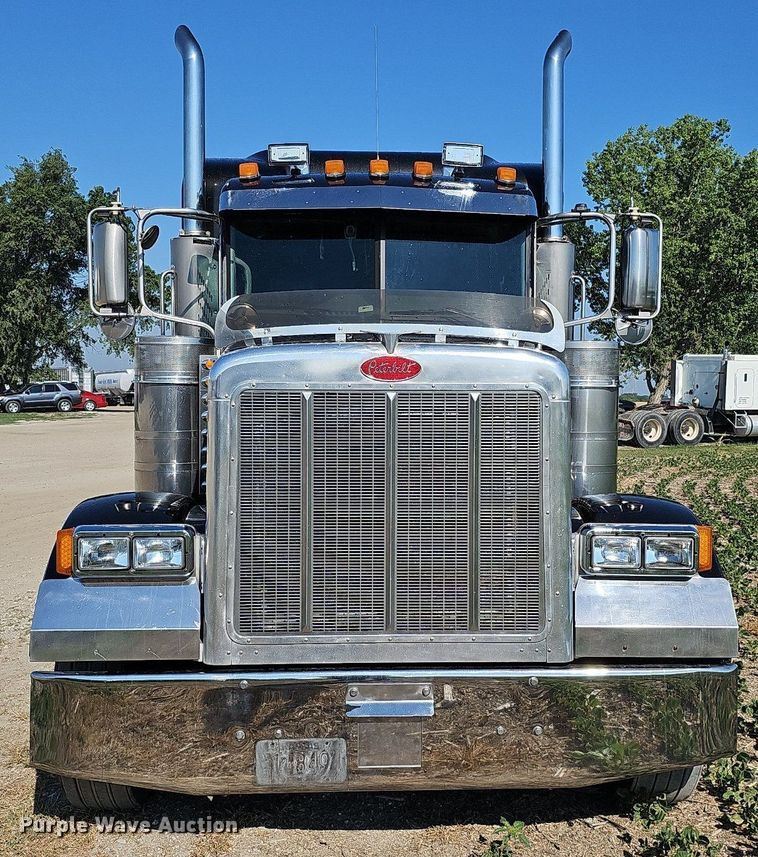 image for item DO2824 2007 Peterbilt 379  semi truck
