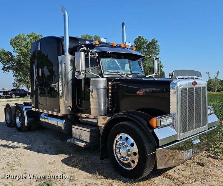 image for item DO2824 2007 Peterbilt 379  semi truck