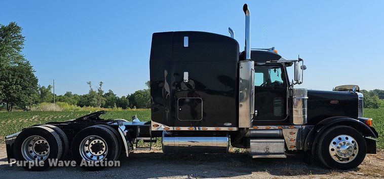 image for item DO2824 2007 Peterbilt 379  semi truck