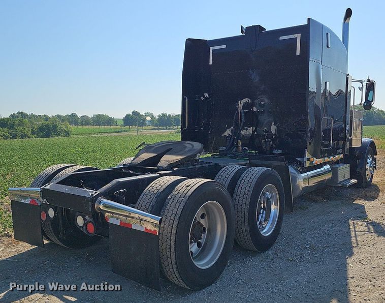 image for item DO2824 2007 Peterbilt 379  semi truck