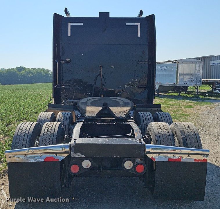 image for item DO2824 2007 Peterbilt 379  semi truck