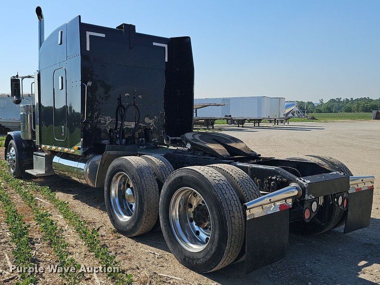 image for item DO2824 2007 Peterbilt 379  semi truck