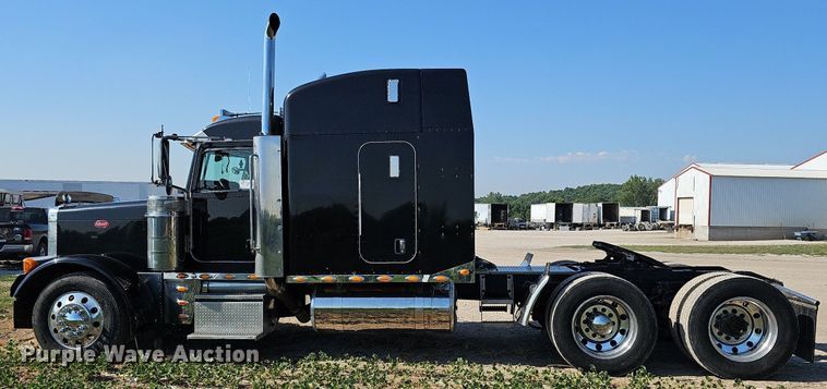 image for item DO2824 2007 Peterbilt 379  semi truck