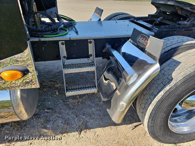 image for item DO2824 2007 Peterbilt 379  semi truck