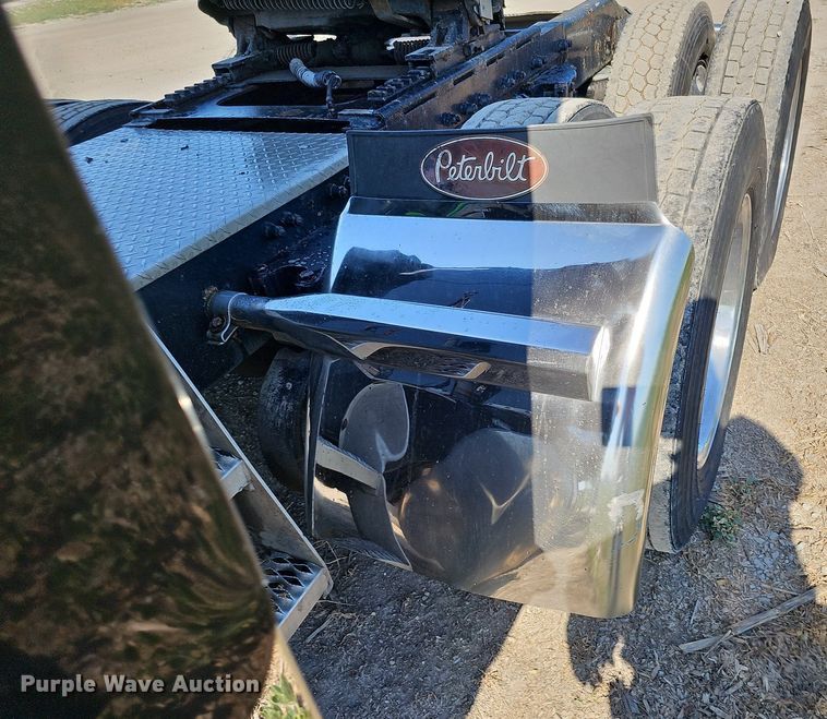 image for item DO2824 2007 Peterbilt 379  semi truck