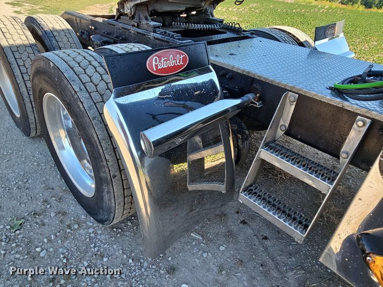 image for item DO2824 2007 Peterbilt 379  semi truck