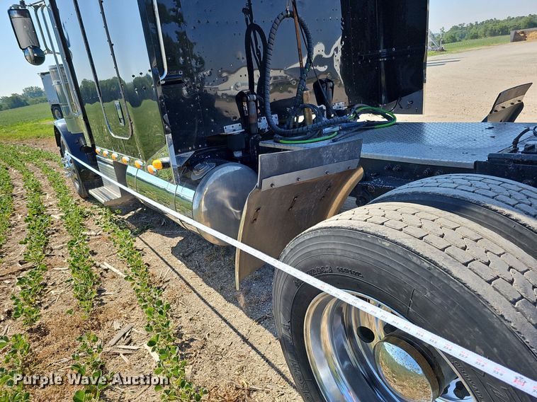 image for item DO2824 2007 Peterbilt 379  semi truck