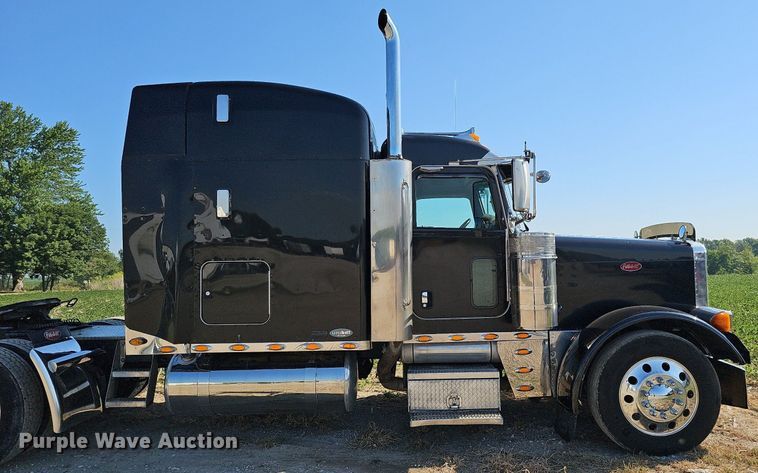 image for item DO2824 2007 Peterbilt 379  semi truck