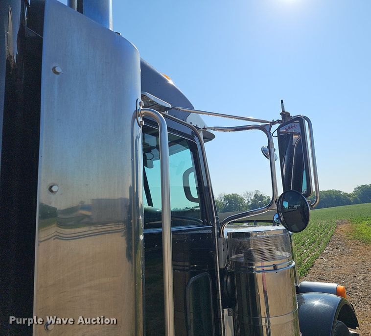 image for item DO2824 2007 Peterbilt 379  semi truck