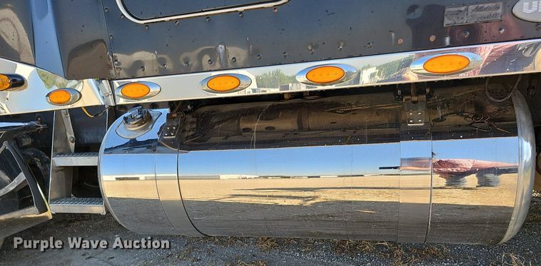 image for item DO2824 2007 Peterbilt 379  semi truck
