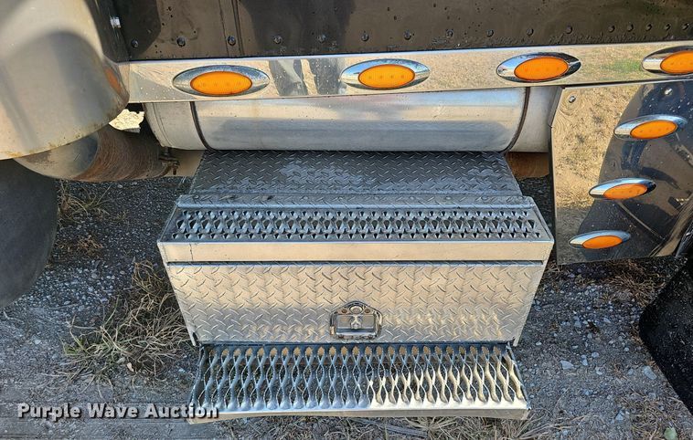 image for item DO2824 2007 Peterbilt 379  semi truck