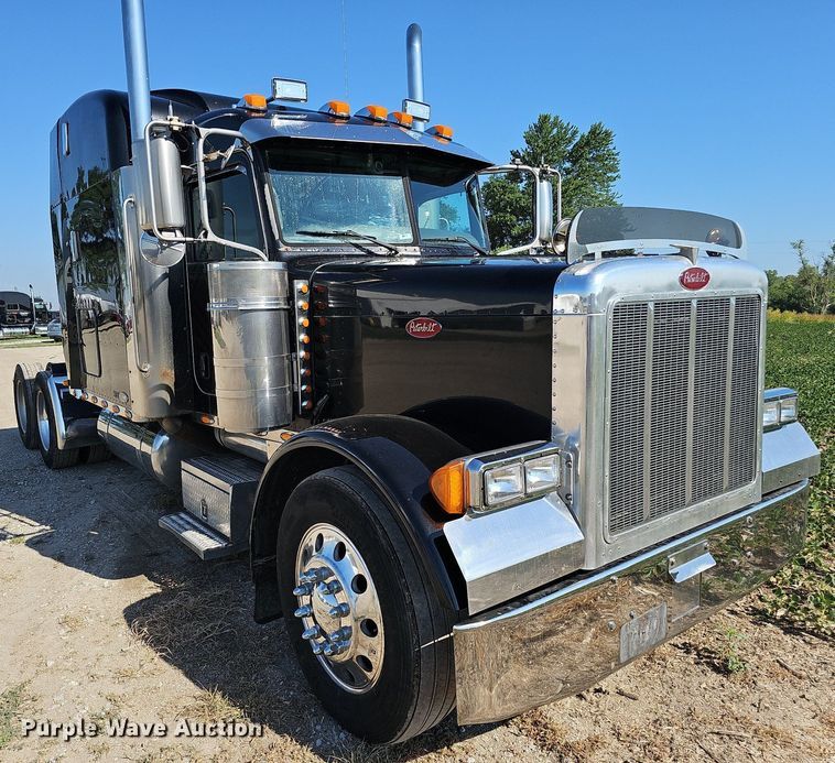 image for item DO2824 2007 Peterbilt 379  semi truck