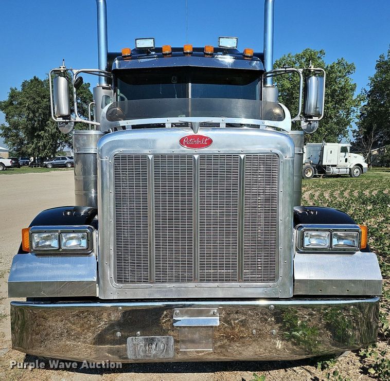 image for item DO2824 2007 Peterbilt 379  semi truck