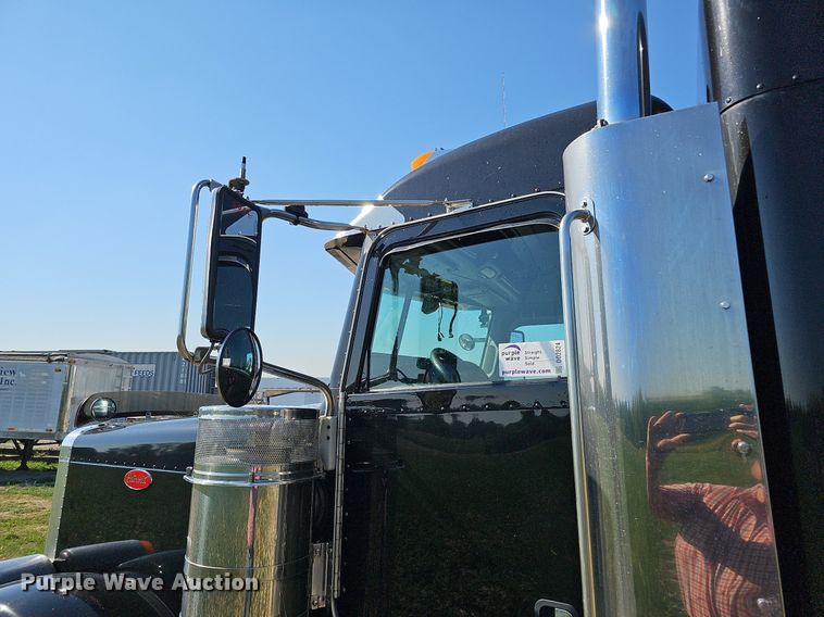 image for item DO2824 2007 Peterbilt 379  semi truck