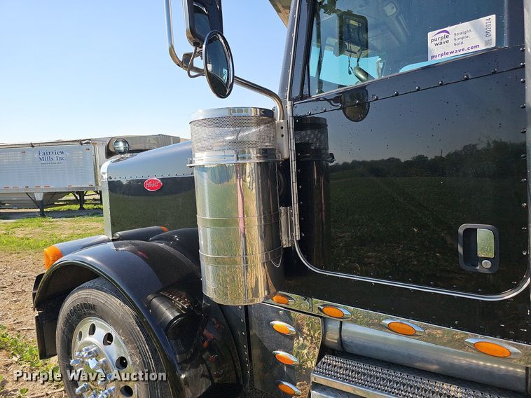 image for item DO2824 2007 Peterbilt 379  semi truck