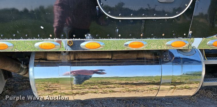 image for item DO2824 2007 Peterbilt 379  semi truck