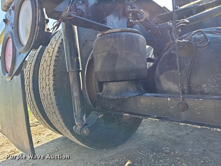 image for item DO2824 2007 Peterbilt 379  semi truck